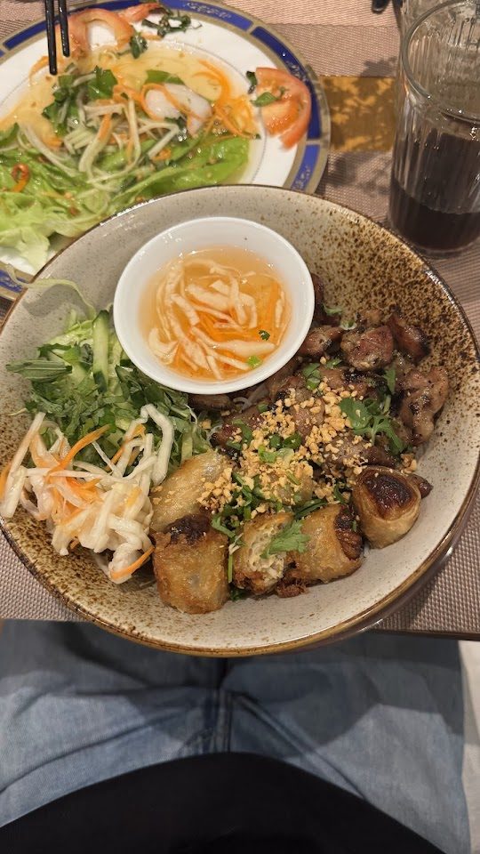 Vermicelli salad bowl